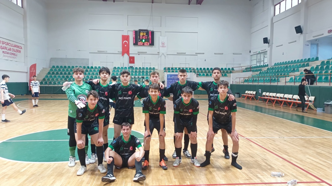 Erkek Futsal Takımımızdan Büyük Başarı: İlk 8'deyiz...